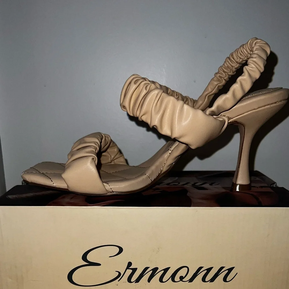 Tan Heels with Scrunch straps, very cute and comfortable, Ermonn Brand - Picture 1 of 2